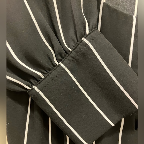 Ann Taylor striped keyhole blouse - Picture 4 of 5